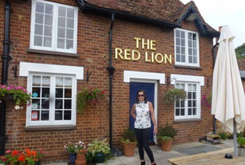 Женщина посетила 500 баров с одинаковым названием