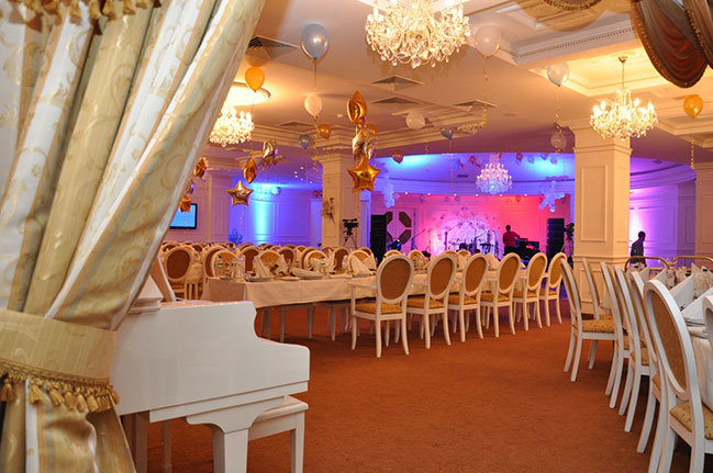 Новогодние корпоративы в ресторане Братислава Новогодние корпоративы в ресторане Братислава