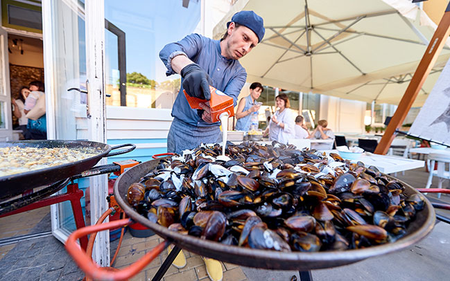 Сеть гастролавок Черноморка празднует день рождения и открытие на Княжем Затоне Сеть гастролавок Черноморка празднует день рождения и открытие на Княжем Затоне