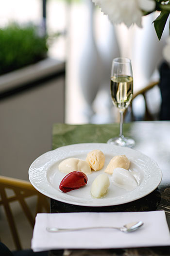 Морозиво і сорбети власного виробництва в ресторані DOM №10