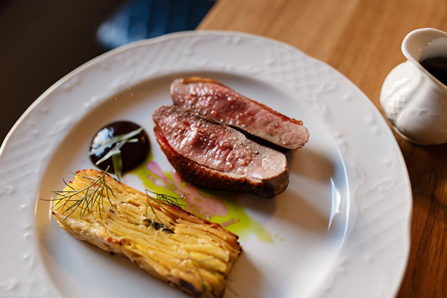 Запросіть близьких на сімейну вечерю в ресторан DOM №10