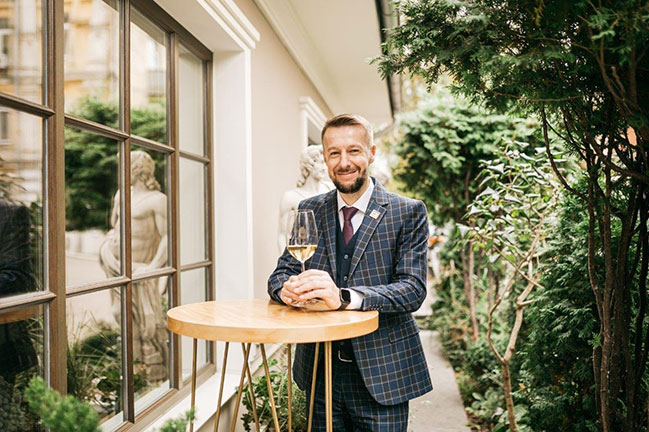 Ресторан DOM №10 получил второй бокал от Wine Spectator Ресторан DOM №10 получил второй бокал от Wine Spectator