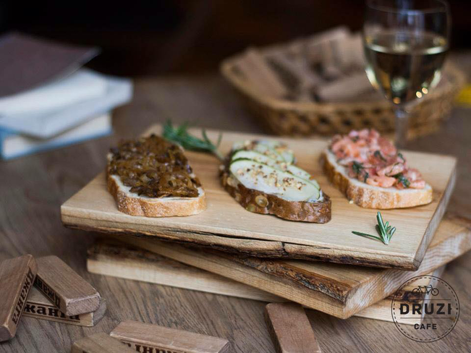 Новое место (Киев): атмосферное кафе Druzi на Прорезной Новое место (Киев): атмосферное кафе Druzi на Прорезной