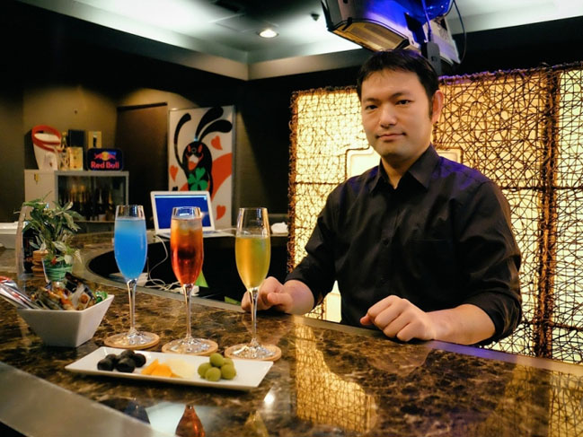 В столице Японии открылся хакерский бар