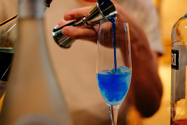 В столице Японии открылся хакерский бар