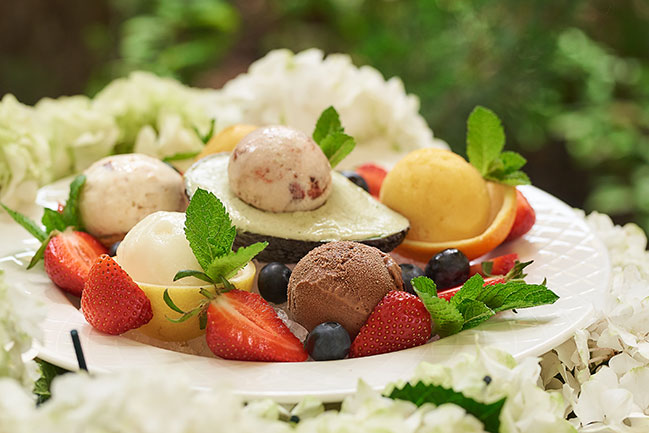 Игра фантазии и вкусов. Третий фестиваль мороженого в ресторанах La Famiglia Игра фантазии и вкусов. Третий фестиваль мороженого в ресторанах La Famiglia