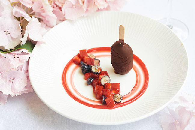 Игра фантазии и вкусов. Третий фестиваль мороженого в ресторанах La Famiglia Игра фантазии и вкусов. Третий фестиваль мороженого в ресторанах La Famiglia