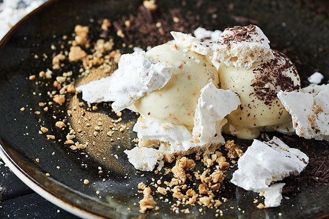 Игра фантазии и вкусов. Третий фестиваль мороженого в ресторанах La Famiglia Игра фантазии и вкусов. Третий фестиваль мороженого в ресторанах La Famiglia