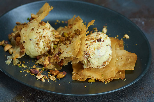 Игра фантазии и вкусов. Третий фестиваль мороженого в ресторанах La Famiglia Игра фантазии и вкусов. Третий фестиваль мороженого в ресторанах La Famiglia