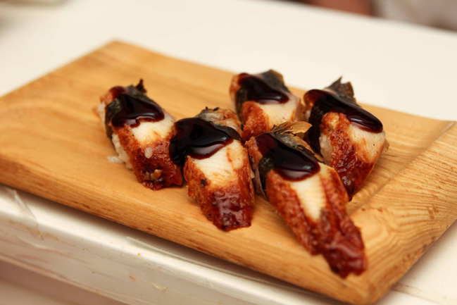 8 самураев кухни познали секреты мастерства Йоши Фудзивара 8 самураев кухни познали секреты мастерства Йоши Фудзивара