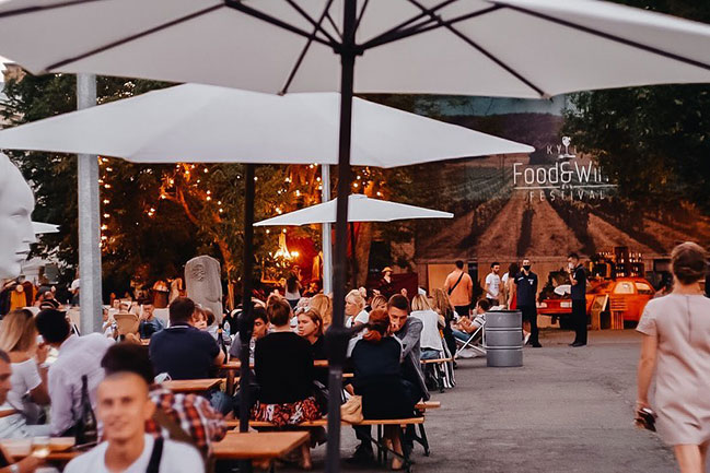 15-й Kyiv Food and Wine Festival відбудеться у київській галереї LAVRA (5-6 червня) 15-й Kyiv Food and Wine Festival відбудеться у київській галереї LAVRA (5-6 червня)
