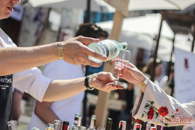 В Киеве, в слепой дегустации определили лучшее украинское вино