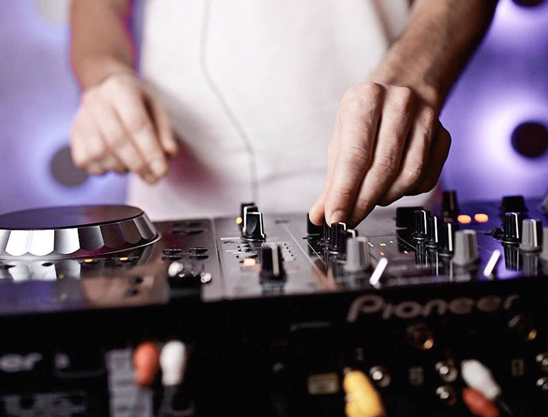 Гід від RestOn: куди йти 9-10 листопада в заклади Києва Гід від RestOn: куди йти 9-10 листопада в заклади Києва