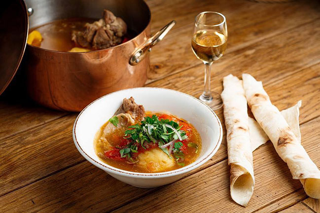 Ексклюзивні страви з гиссарского баранчика в ресторані Кувшин