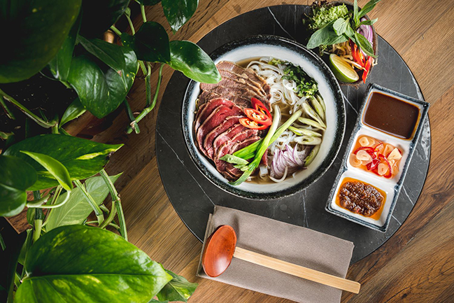 У Києві відкрився новий ресторан Ектора Хіменеса-Браво - NĂM