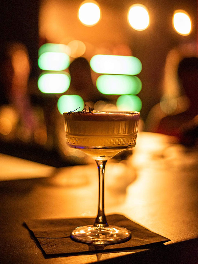 Нове місце (Київ): F Bar на Подолі Нове місце (Київ): F Bar на Подолі