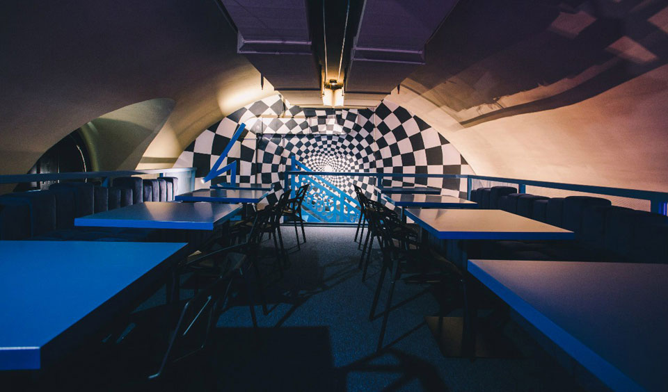 Игровой бар Around Bar на Печерске Игровой бар Around Bar на Печерске