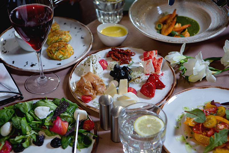 Balkan'Sky - оригінальний ресторан балканської кухні в Києві Balkan'Sky - оригінальний ресторан балканської кухні в Києві