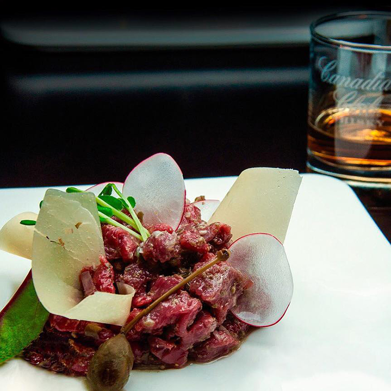 Canadian club Kiev: частичка Канады в сердце Киева на Печерске Canadian club Kiev: частичка Канады в сердце Киева на Печерске