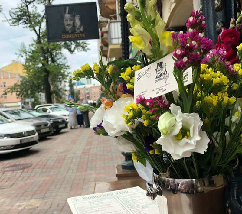 Нове місце (Київ): коктейлі і джаз в Charlatan Café на Шота Руставелі Нове місце (Київ): коктейлі і джаз в Charlatan Café на Шота Руставелі