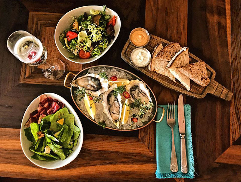 Нове місце (Київ): коктейлі і джаз в Charlatan Café на Шота Руставелі Нове місце (Київ): коктейлі і джаз в Charlatan Café на Шота Руставелі