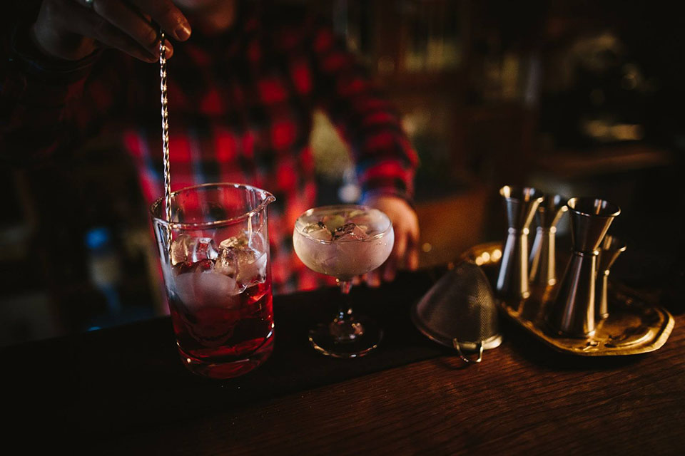 По Киеву за коктейлями: популярные бары столицы По Киеву за коктейлями: популярные бары столицы