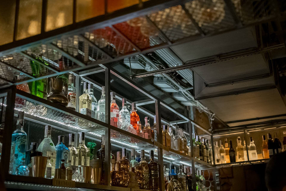 По Киеву за коктейлями: популярные бары столицы По Киеву за коктейлями: популярные бары столицы