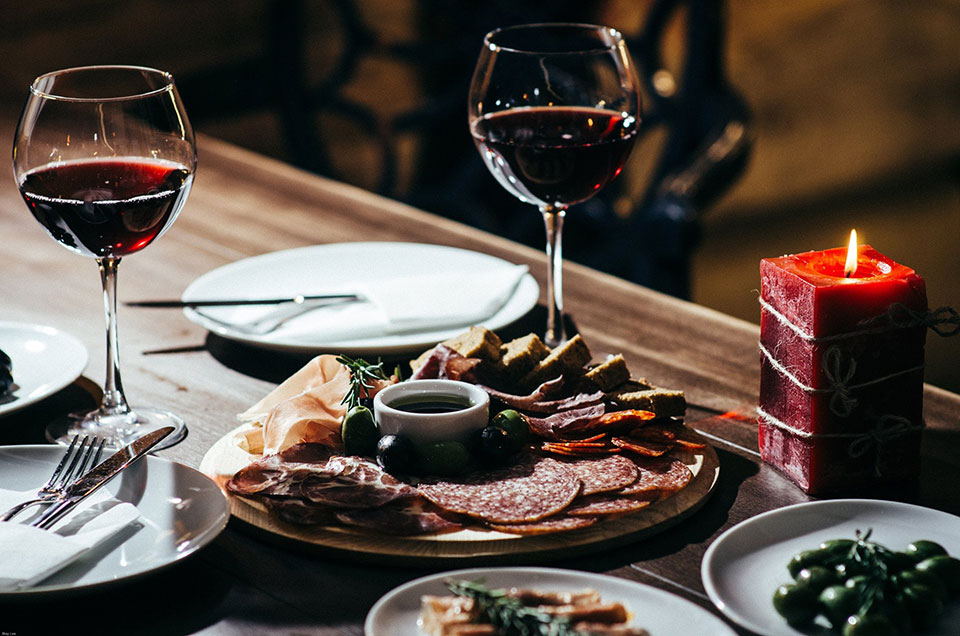 Все свое ношу с собой: 10 ресторанов Киева, куда можно прийти со своим алкоголем Все свое ношу с собой: 10 ресторанов Киева, куда можно прийти со своим алкоголем