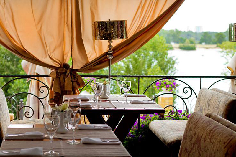 Почти море: заведения в Киеве на берегу Днепра Почти море: заведения в Киеве на берегу Днепра