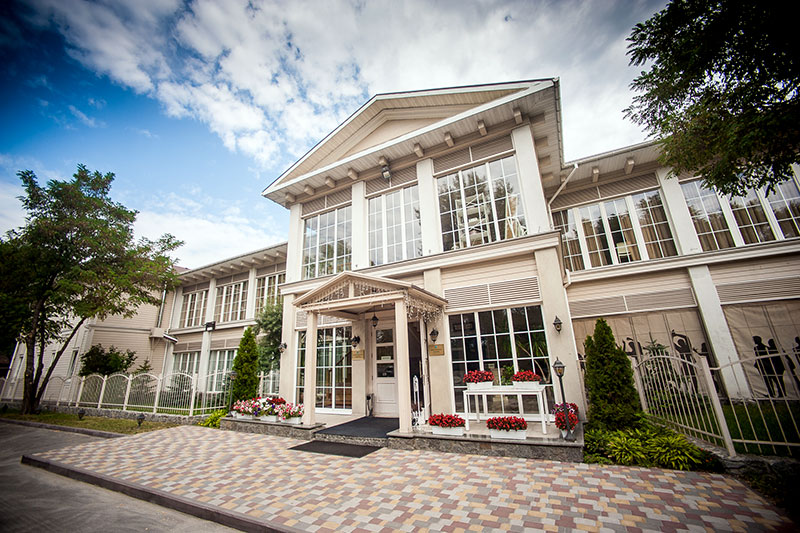 Легкість буття або літо на Дніпровській Рів'єрі Легкість буття або літо на Дніпровській Рів'єрі