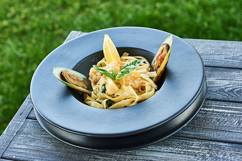 Легкість буття або літо на Дніпровській Рів'єрі Легкість буття або літо на Дніпровській Рів'єрі