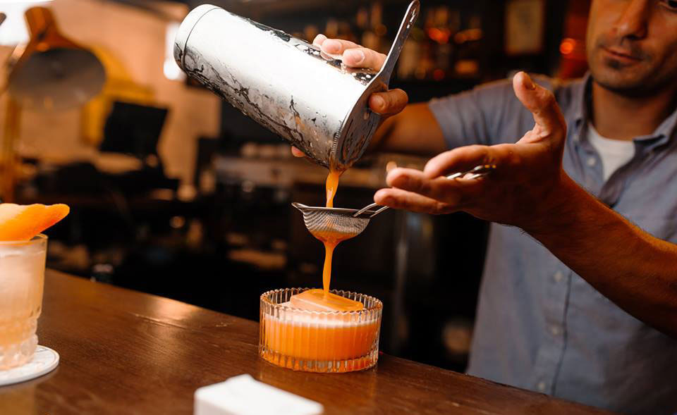 FLY BAR на Сагайдачного (Киев) - место, где начинается путешествие FLY BAR на Сагайдачного (Киев) - место, где начинается путешествие