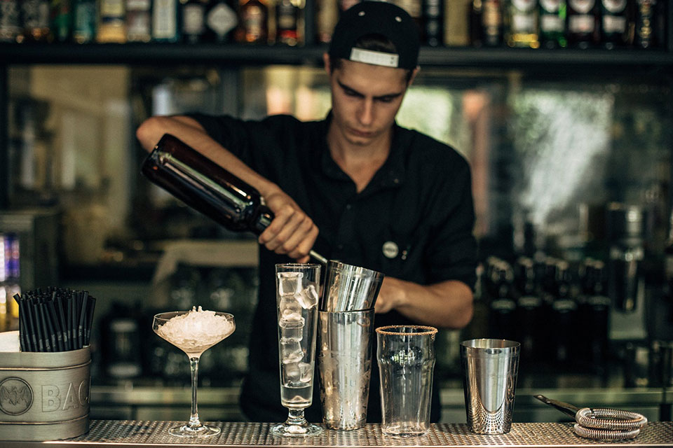 Новое место (Киев): заведение Hangover на Грушевского Новое место (Киев): заведение Hangover на Грушевского