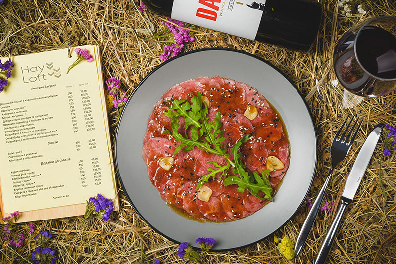 Новое место (Киев): концептуальный ресторан HayLoft на ВДНХ Новое место (Киев): концептуальный ресторан HayLoft на ВДНХ