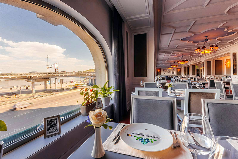 Гастрономічний Київ очима іноземців: ресторани при готелях столиці Гастрономічний Київ очима іноземців: ресторани при готелях столиці