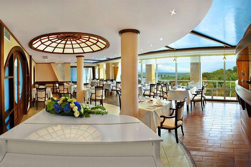 Гастрономічний Київ очима іноземців: ресторани при готелях столиці Гастрономічний Київ очима іноземців: ресторани при готелях столиці