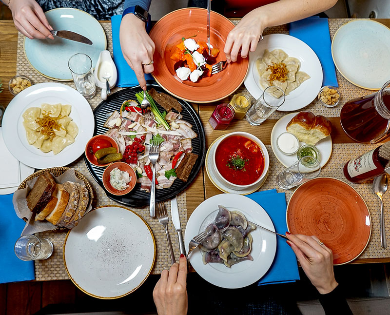 Путь от официанта до директора заведения: интервью с Анной Михайленко Путь от официанта до директора заведения: интервью с Анной Михайленко