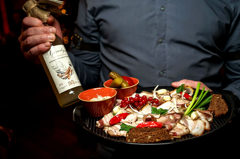 Від офіціанта до директора закладу: інтерв’ю з Анною Михайленко Від офіціанта до директора закладу: інтерв’ю з Анною Михайленко