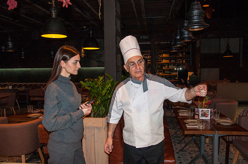 Інтерв`ю з шеф-кухарем Хмелі-Сунелі Анзорі Квірікашвілі: Грузію потрібно відчувати Інтерв`ю з шеф-кухарем Хмелі-Сунелі Анзорі Квірікашвілі: Грузію потрібно відчувати