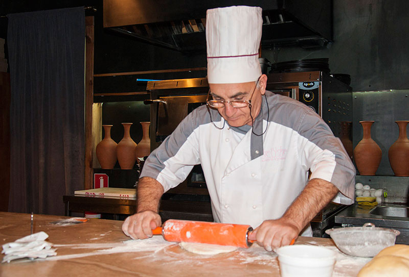 Інтерв`ю з шеф-кухарем Хмелі-Сунелі Анзорі Квірікашвілі: Грузію потрібно відчувати Інтерв`ю з шеф-кухарем Хмелі-Сунелі Анзорі Квірікашвілі: Грузію потрібно відчувати