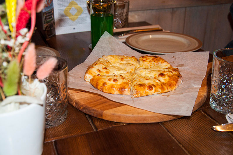 Інтерв`ю з шеф-кухарем Хмелі-Сунелі Анзорі Квірікашвілі: Грузію потрібно відчувати Інтерв`ю з шеф-кухарем Хмелі-Сунелі Анзорі Квірікашвілі: Грузію потрібно відчувати