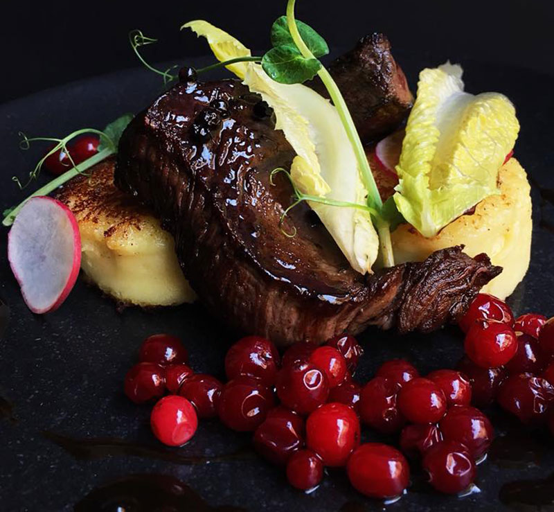 Разговор с экспертом: стейковый ликбез от шеф-повара ресторана Каркас Разговор с экспертом: стейковый ликбез от шеф-повара ресторана Каркас