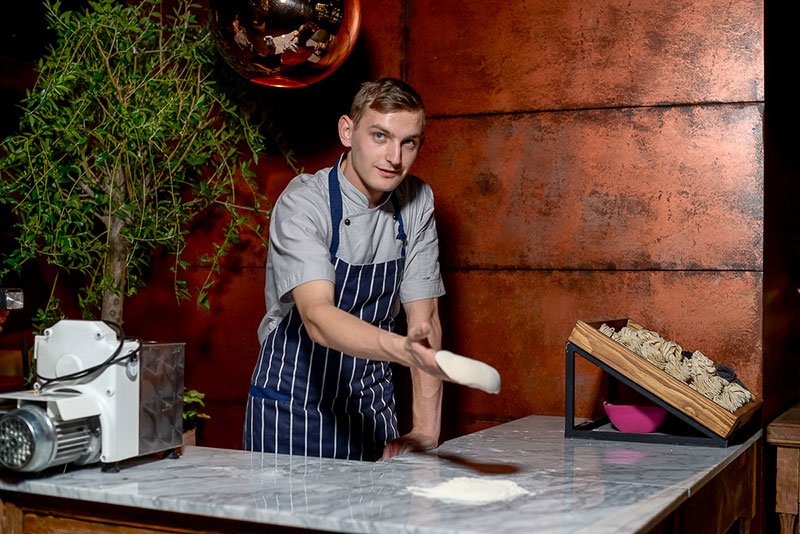 Интервью с шефом: пиццайоло Ян Ихисаев из Spezzo Интервью с шефом: пиццайоло Ян Ихисаев из Spezzo