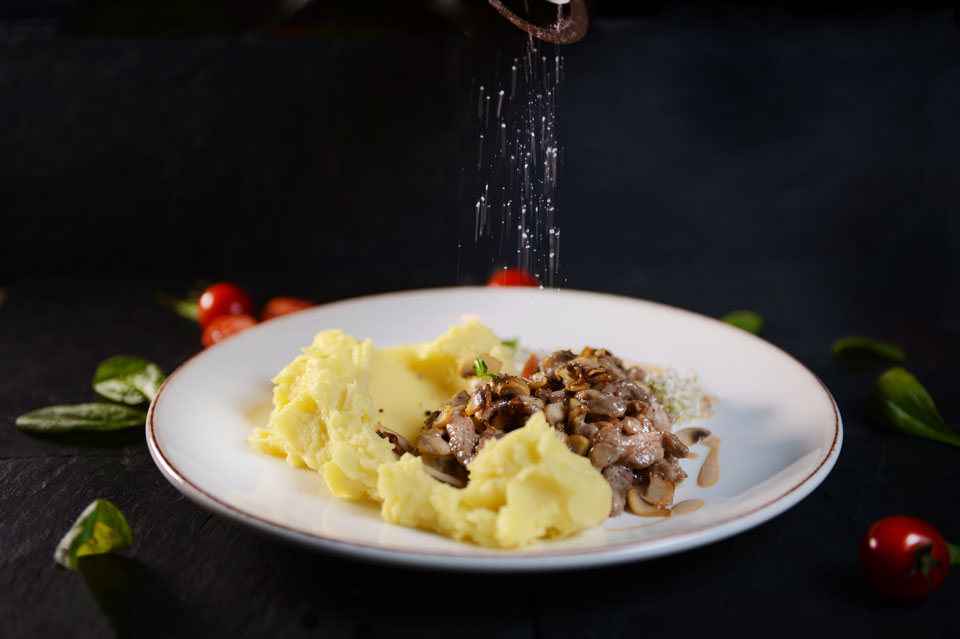 Мясо, вино и виски: ресторан KARE Grill&Josper возле площади Победы в Киеве