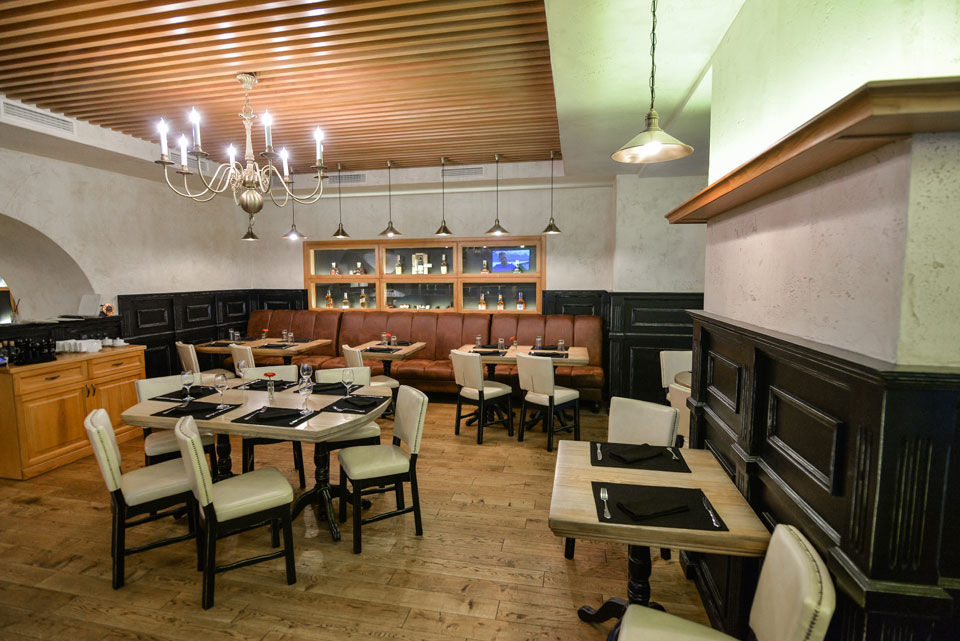 Мясо, вино и виски: ресторан KARE Grill&Josper возле площади Победы в Киеве Мясо, вино и виски: ресторан KARE Grill&Josper возле площади Победы в Киеве