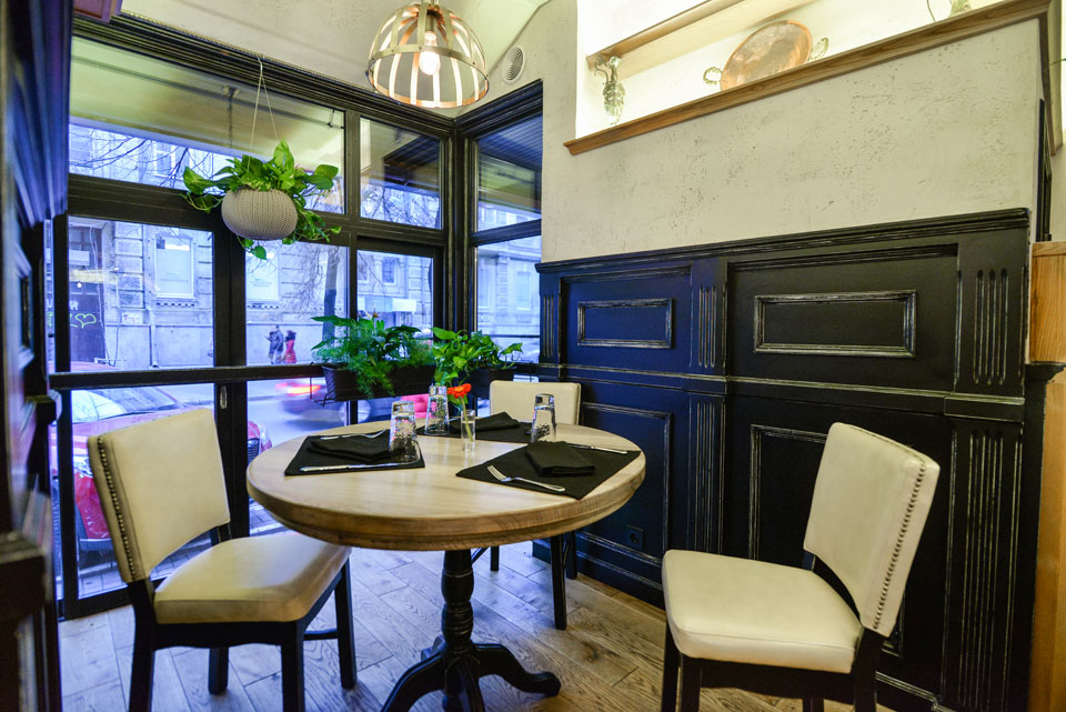 Мясо, вино и виски: ресторан KARE Grill&Josper возле площади Победы в Киеве Мясо, вино и виски: ресторан KARE Grill&Josper возле площади Победы в Киеве