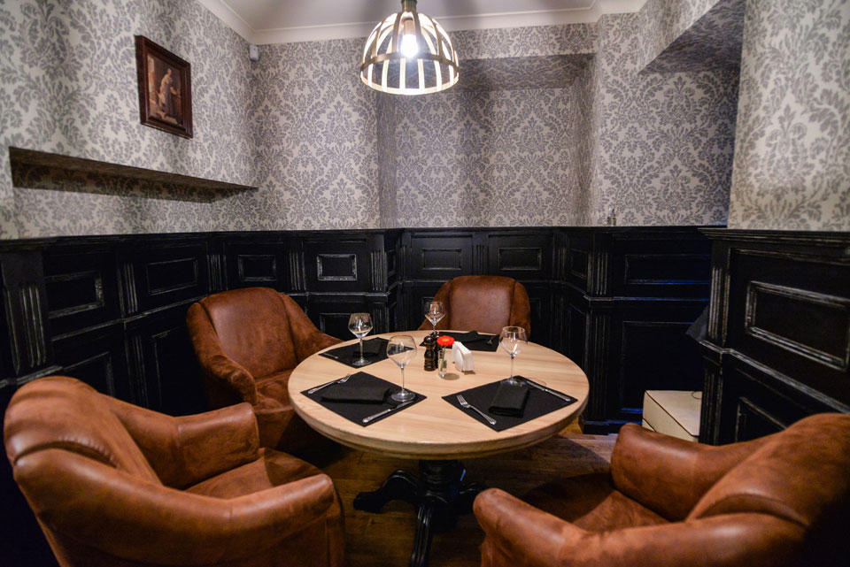 Мясо, вино и виски: ресторан KARE Grill&Josper возле площади Победы в Киеве Мясо, вино и виски: ресторан KARE Grill&Josper возле площади Победы в Киеве