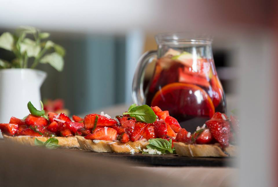 Сочное лето: киевские заведения, где есть клубничное меню Сочное лето: киевские заведения, где есть клубничное меню