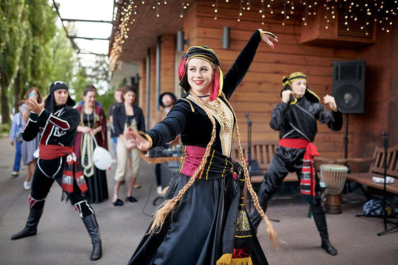 Гід від RestOn: куди йти 18-19 жовтня в заклади Києва Гід від RestOn: куди йти 18-19 жовтня в заклади Києва