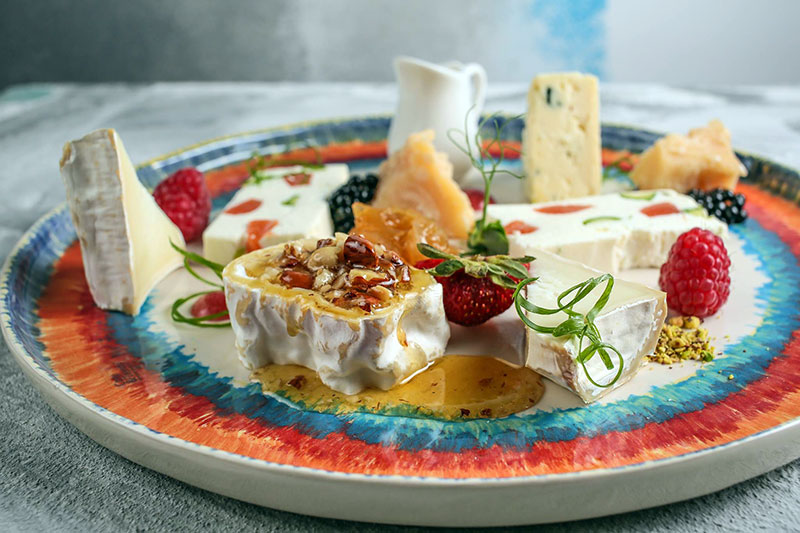 За последний день лета поднимаем бокал: где и с чем пить игристое За последний день лета поднимаем бокал: где и с чем пить игристое